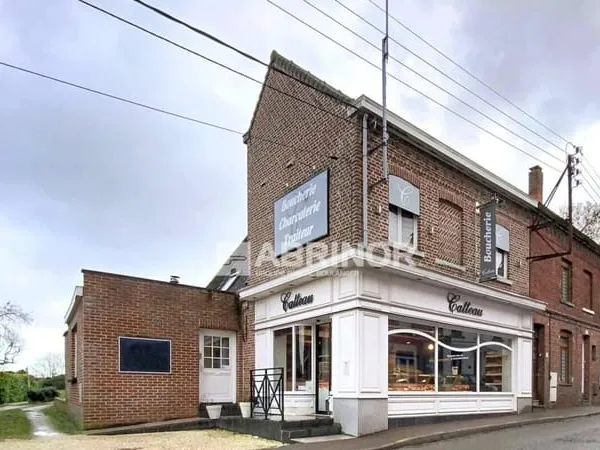 Local 738 m²