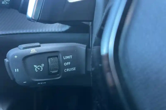 Peugeot 2008 hybrid 136 e-dcs6 — photo 74