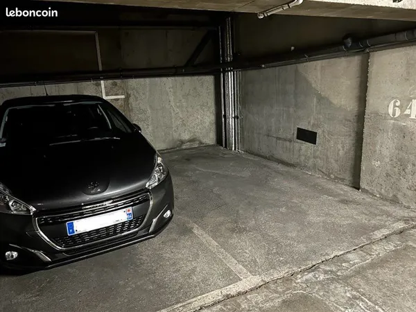 Large Place de parking Créteil L'Échat Boxable