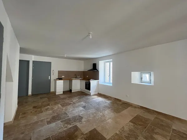 Appartement T4 rénové en duplex