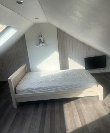 Loue, chambre