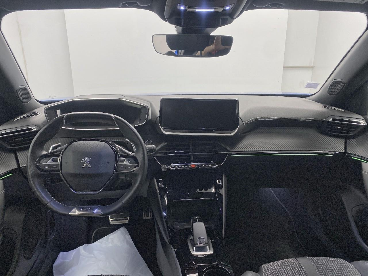 Peugeot 2008 puretech 130 s&s eat8 gt — photo 8