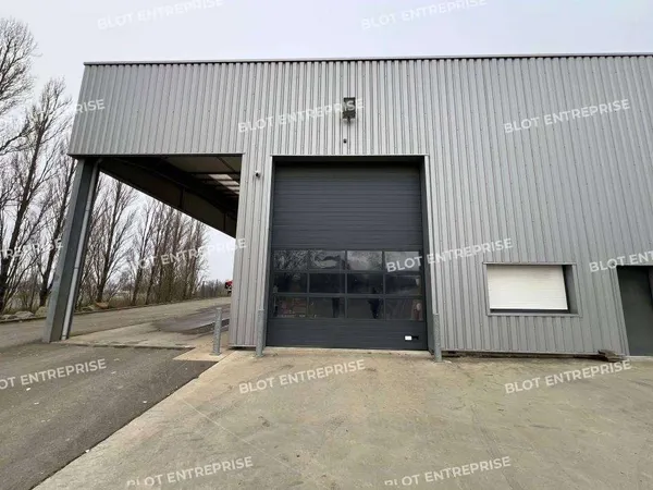 A LOUER - ENTREPOT ET BUREAUX - CHATEAUBOURG -
