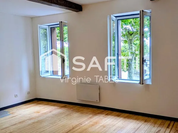 Maison de ville rénovée avec jardin et garage, DPE C