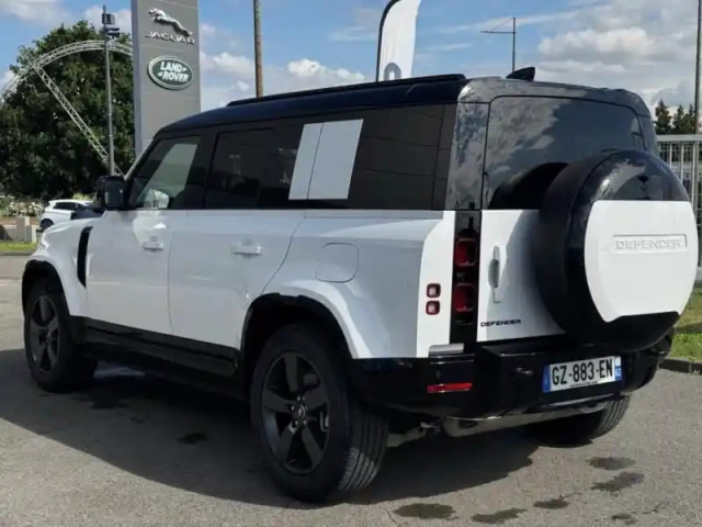 Land Rover Defender 110 2.0 p300e x-dynamic se — photo 3