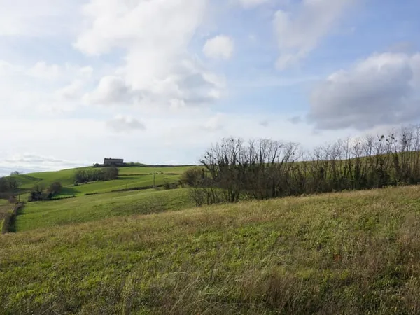 EXCLUSIVITÉ LUZINAY TERRAIN DE 2 053 M2 AVEC PERMIS D'AM