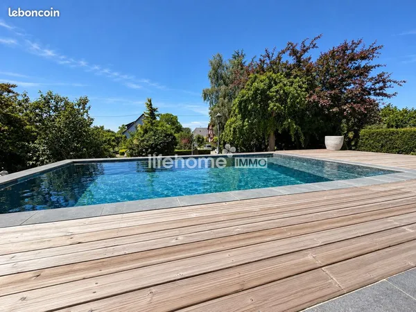 Propriété 8 pièces 218 m²