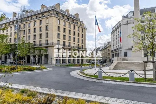 Local 1121 m²