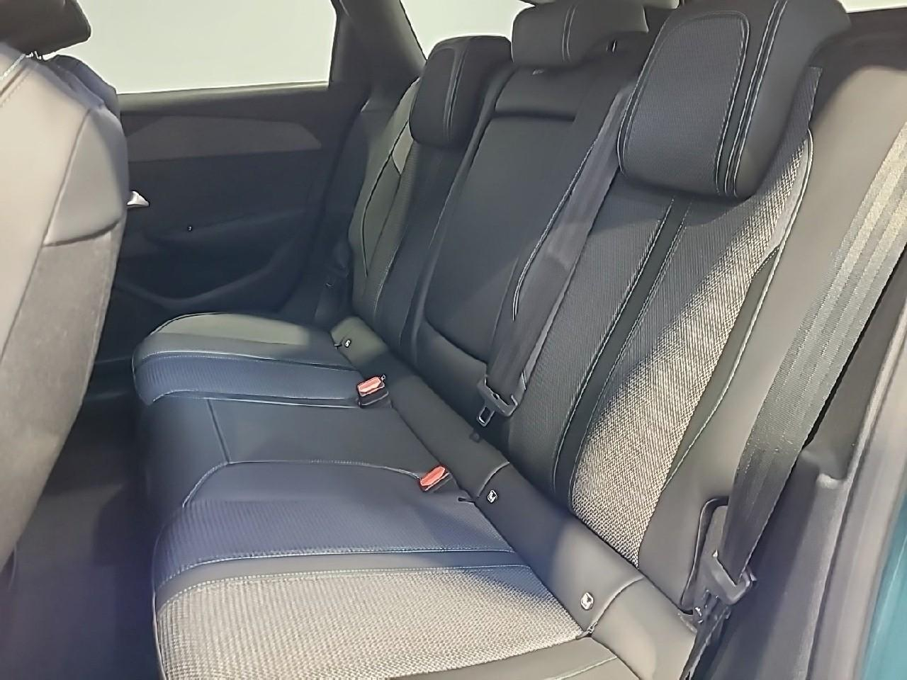 Peugeot 308 sw puretech 130ch s&s eat8 allure pack — photo 13