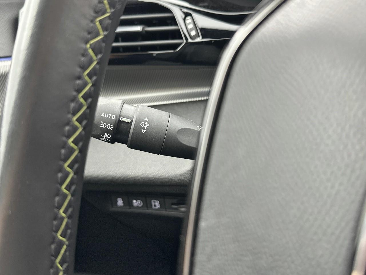 Peugeot 308 phev 225 e-eat8 gt pack — photo 19