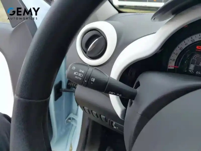 Renault Twingo iii e-tech — photo 20