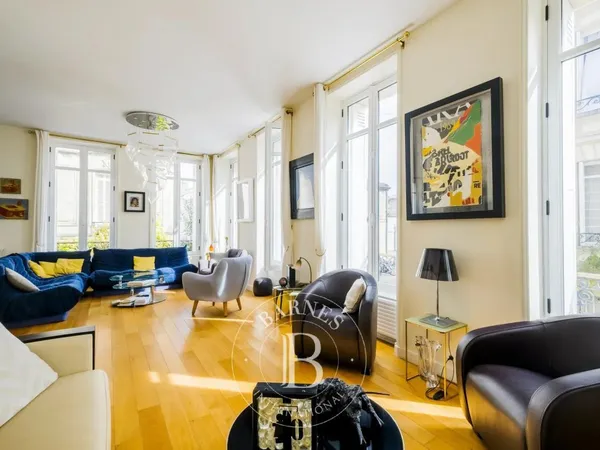 Vends maison - 228 m² - 6 pièces, 4 chambres - Bordeaux 33000