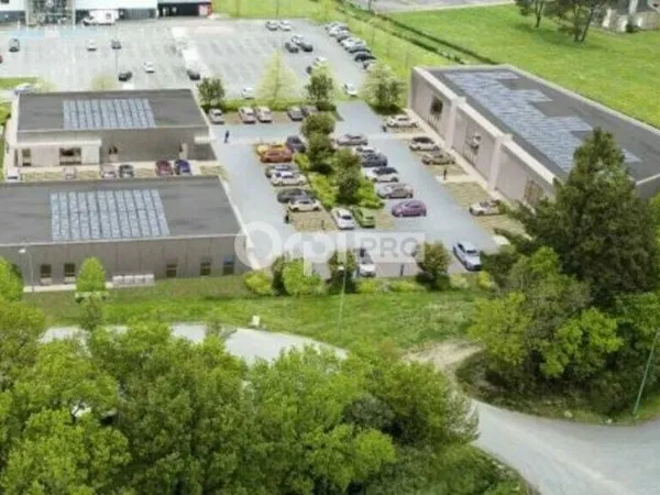 Local commercial 1618 m²