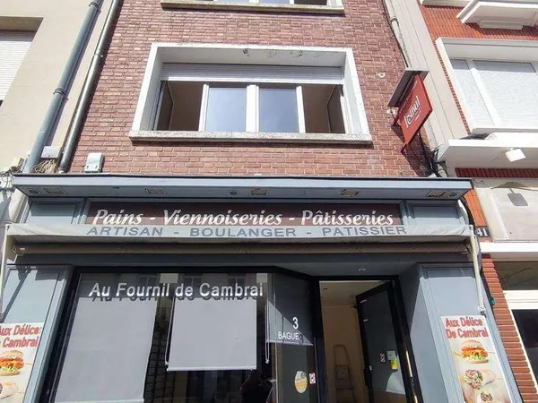 Local commercial 1 pièce 210 m²