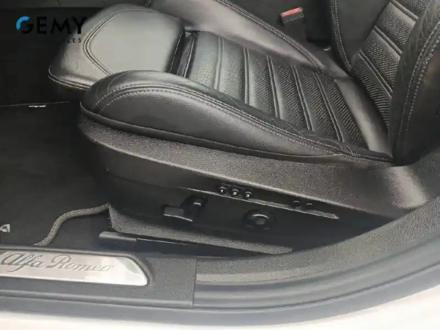 Alfa Romeo Giulia 2.2 210 ch at8 q4 — photo 13