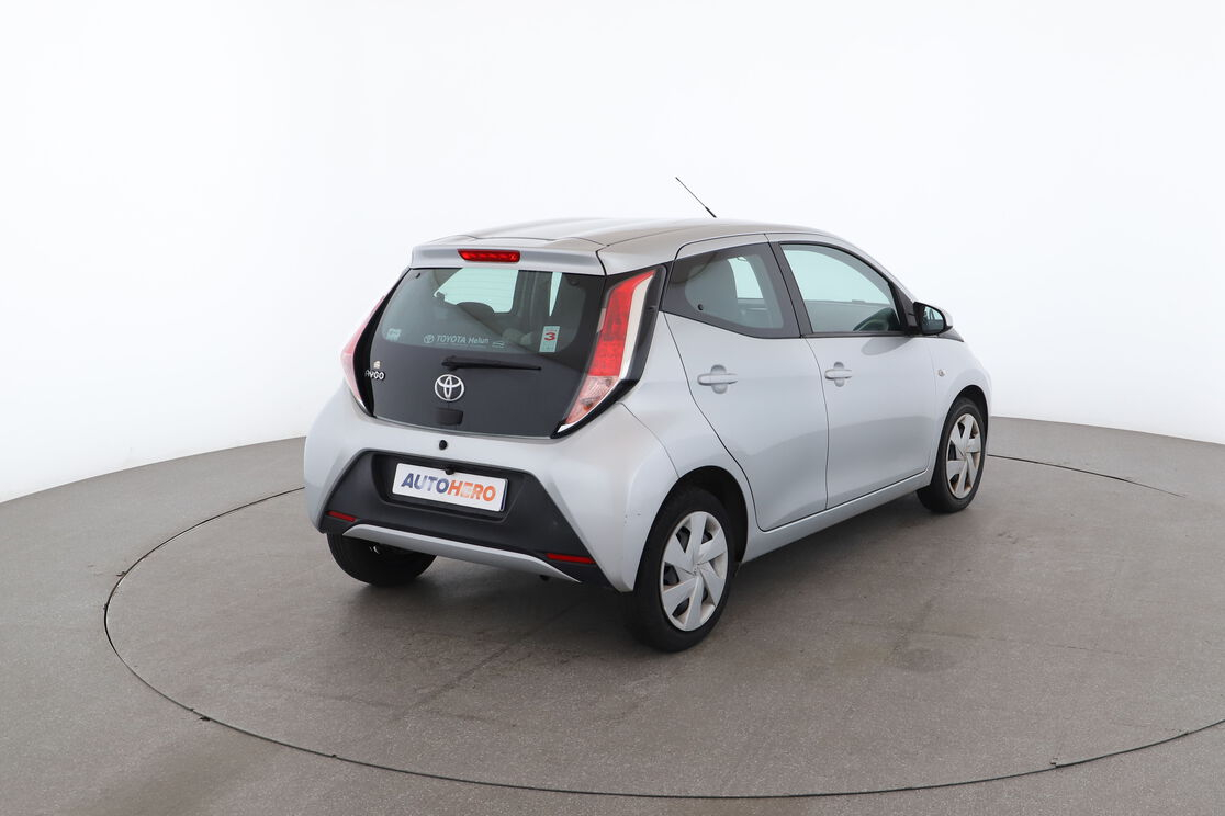 Toyota Aygo 1.0 VVT-i X-Play — photo 5