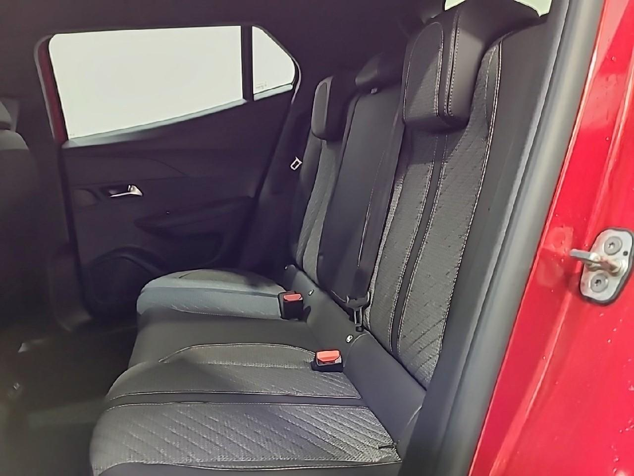Peugeot 2008 puretech 130 s&s eat8 allure — photo 13