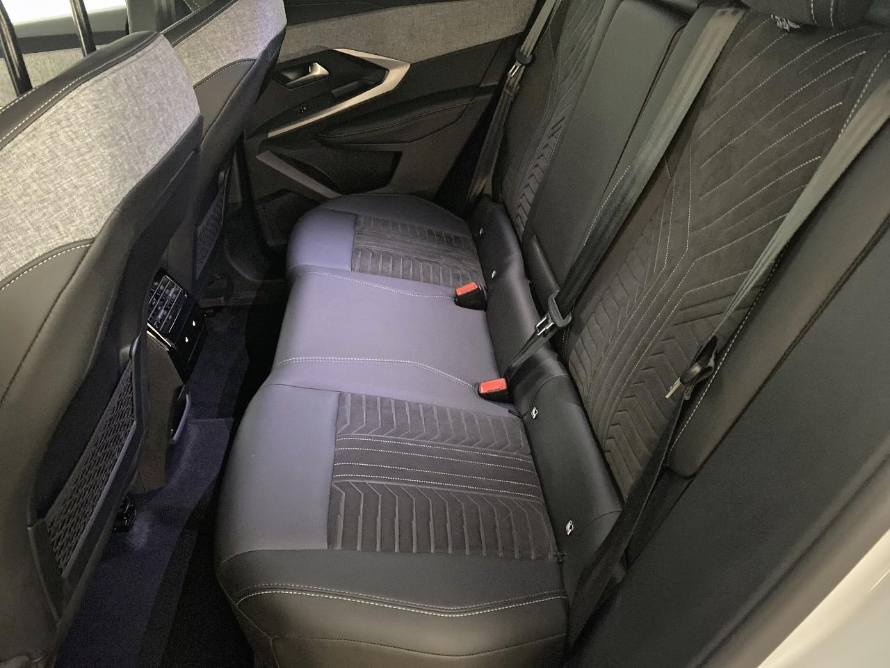 Peugeot 3008 hybrid 145 e-dcs6 gt — photo 10