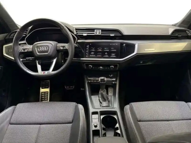 Audi Q3 35 tfsi 150 ch s tronic 7 s line — photo 8