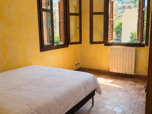 COLOCATION - UNE CHAMBRE PROCHE CARLONE