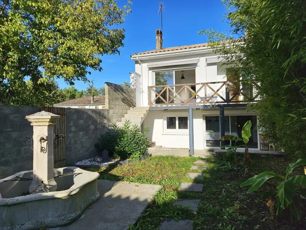 Maison de village paisible avec jardin au calme au coeur de Sauveterre-de-Guyenne