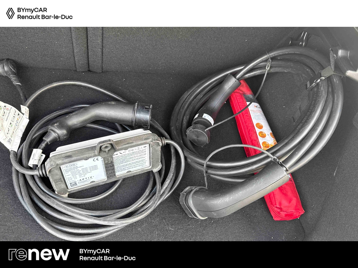 Renault Twingo III E-Tech — photo 15