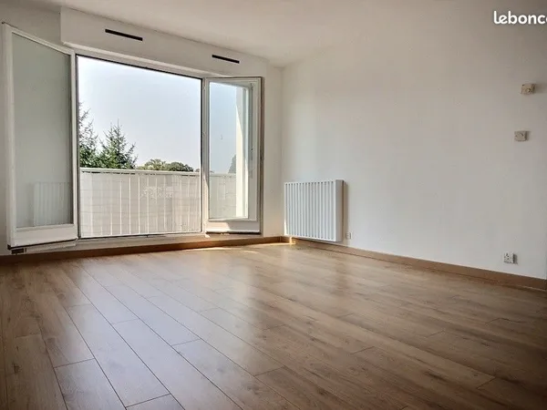 T2 lumineux avec balcon, parking et cave - Pau