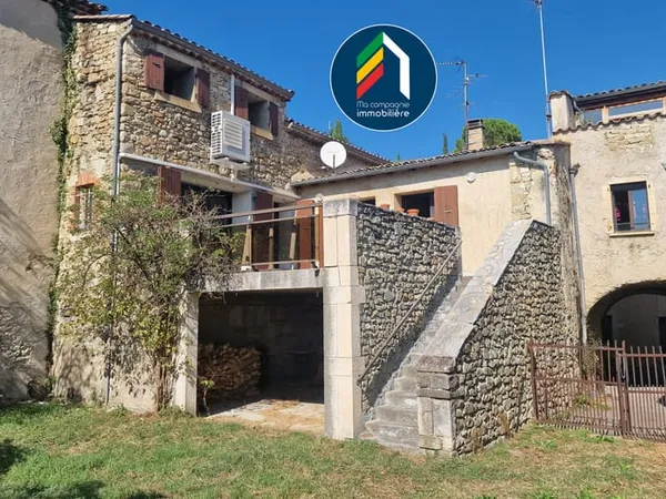 Maison de village avec garage et caves