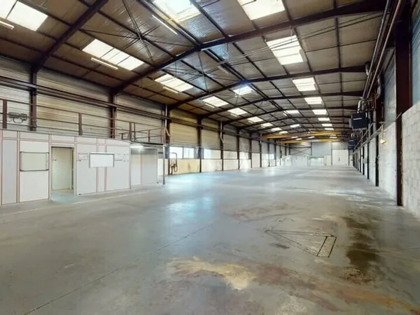 Local d'activité 3 pièces 1220 m²