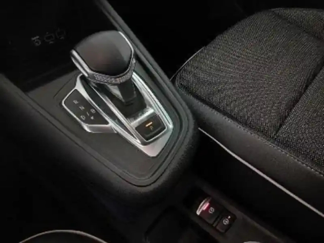 Renault Captur e-tech plug-in 160 intens — photo 23