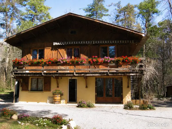 Baisse de prix 430000 Villa sur terrain clos 2440 m²Gap sud