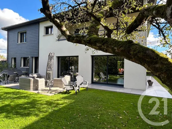 Maison 6 pièces 252 m²