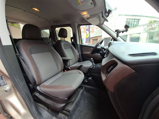 Fiat Doblo 1.6 MultiJet 120 - Trekking – 2017 – 152113 km – Diesel – Boîte Manuelle — photo 7