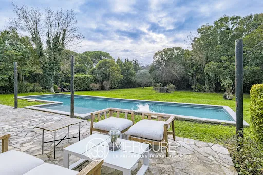 Maison 10 pièces 361 m²