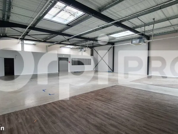 Local commercial 407 m²