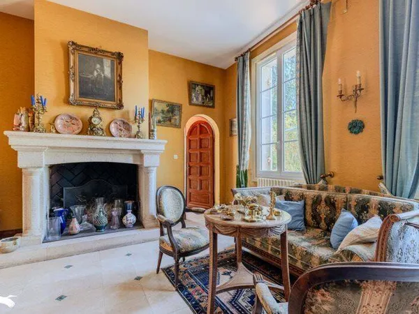 Maison 8 pièces 340 m²
