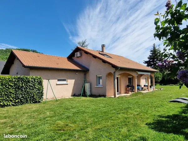 Spacieuse maison DPE C / Clim, Jardin piscinable au calme, Gare TER & Écoles à 5 min