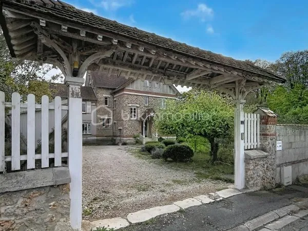 Maison 8 pièces 201 m²