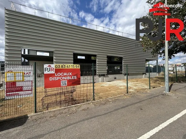 Local 700 m² Seichamps