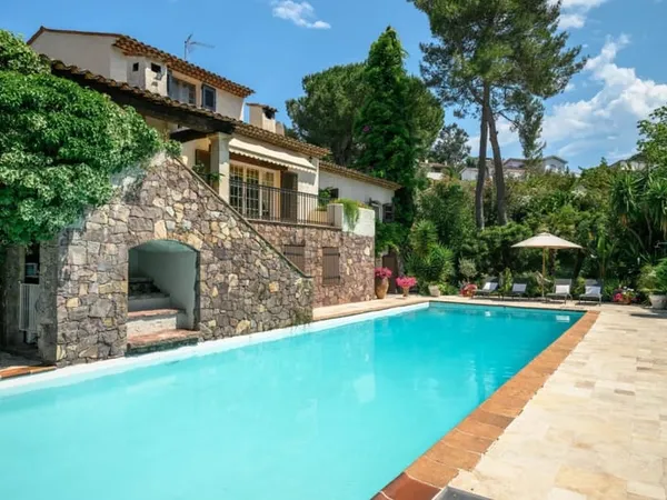 Mandelieu-la-Napoule - Quartier Minelle - Élégante villa provençale avec piscine sur un terrain pays
