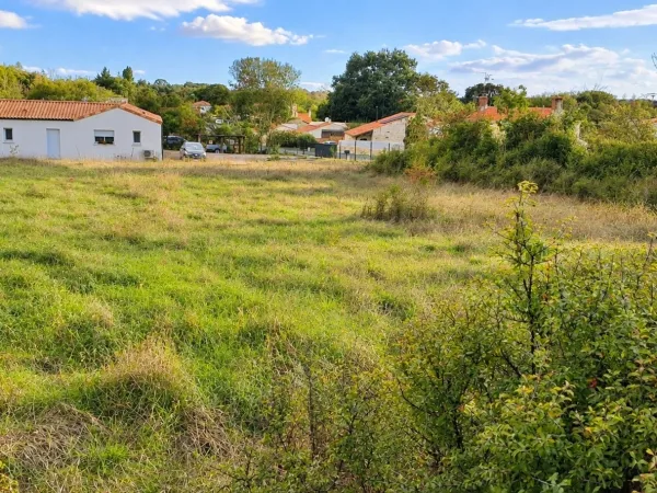 Terrain 889 m²