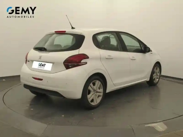 Peugeot 208 puretech 82ch s&amp;s bvm5 — photo 18