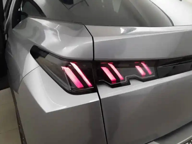 Peugeot 3008 hybrid 145 e-dcs6 — photo 38