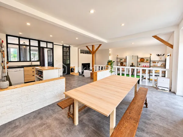 Maison 8 pièces 216 m²