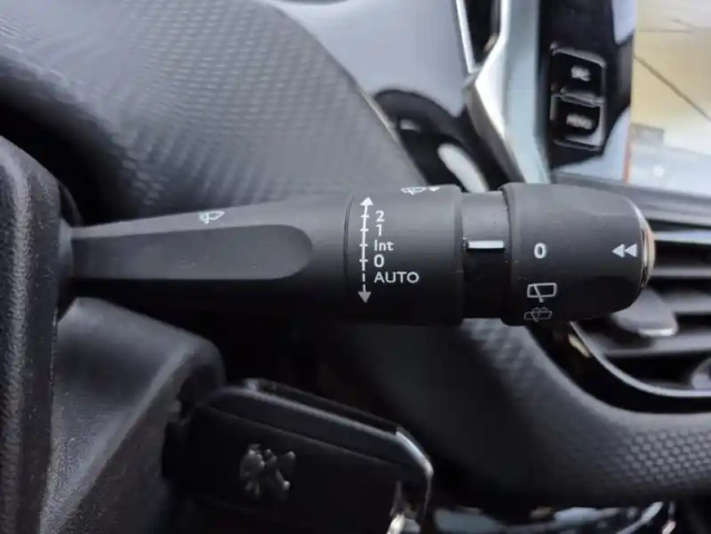 Peugeot 2008 1.2 puretech 110 s&amp;s crossway — photo 13