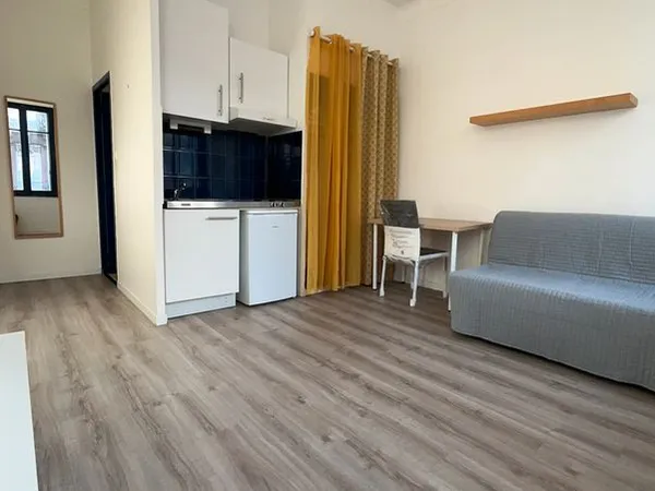 SANS FRAIS D'AGENCE: Lumineux T1 meublé au centre-ville