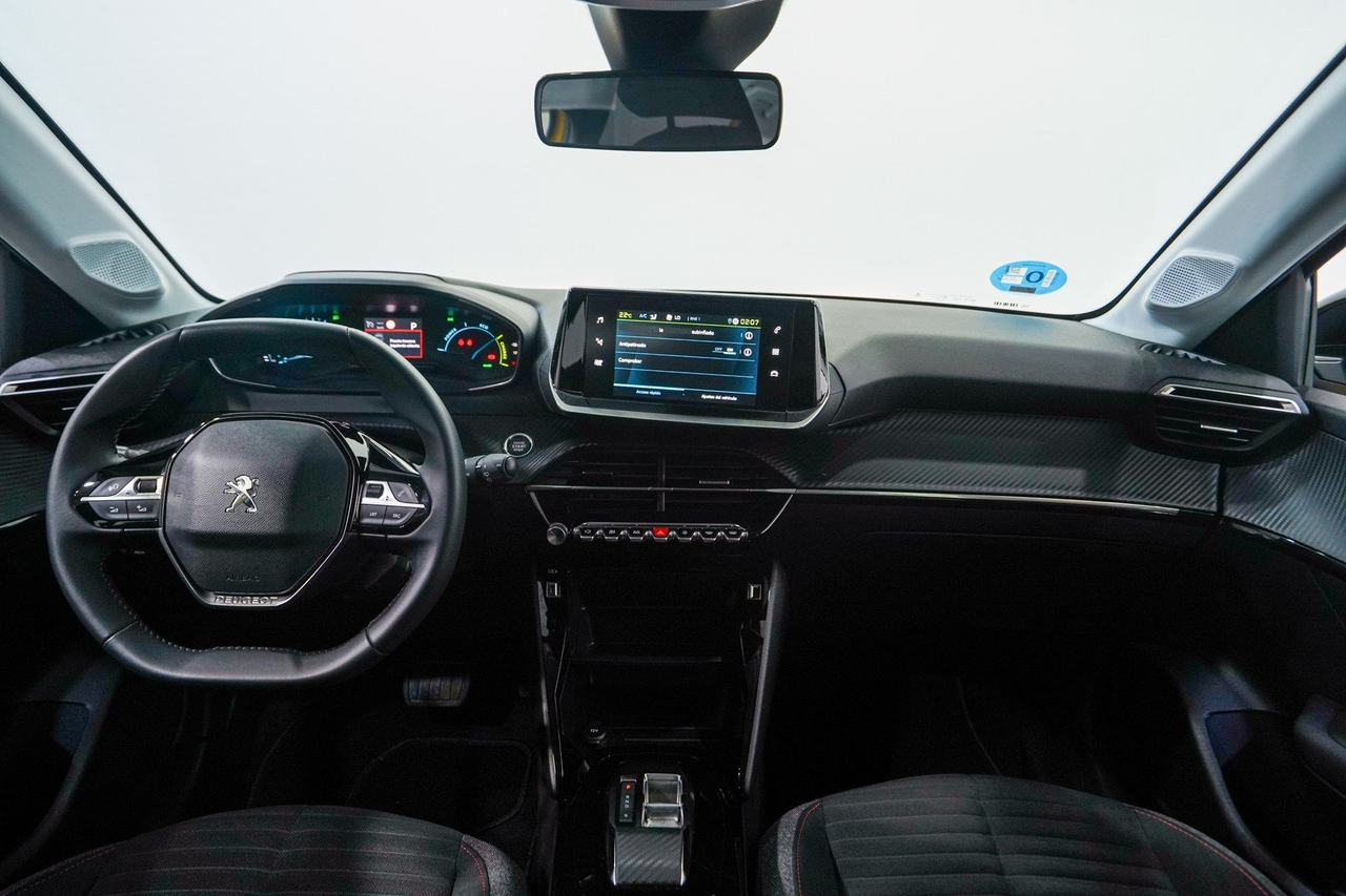 Peugeot 208 — photo 11