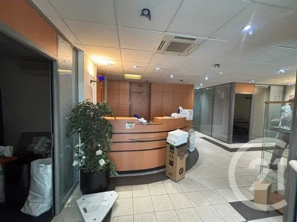 Local commercial 145 m²