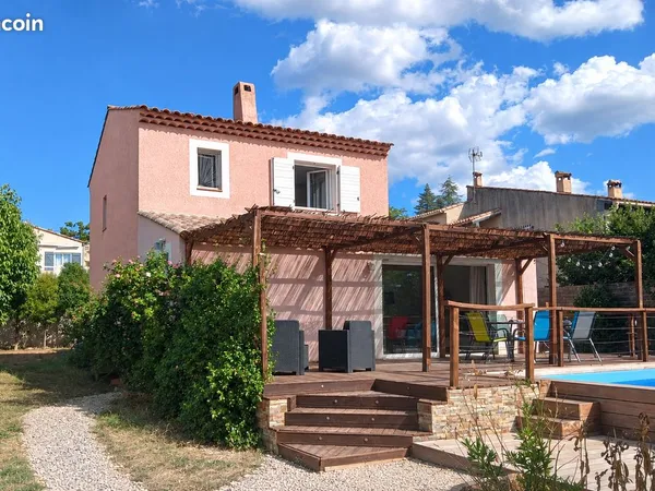 Villa de 144 m², 4 chambres, piscine chauffée à Bras