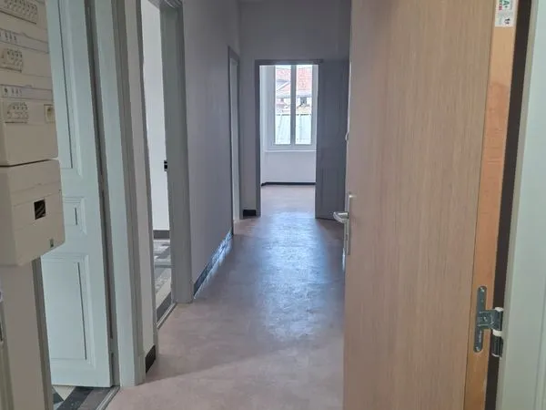 Alès Centre - Superbe T4 de 100 m² rénové, climatisé et au calme